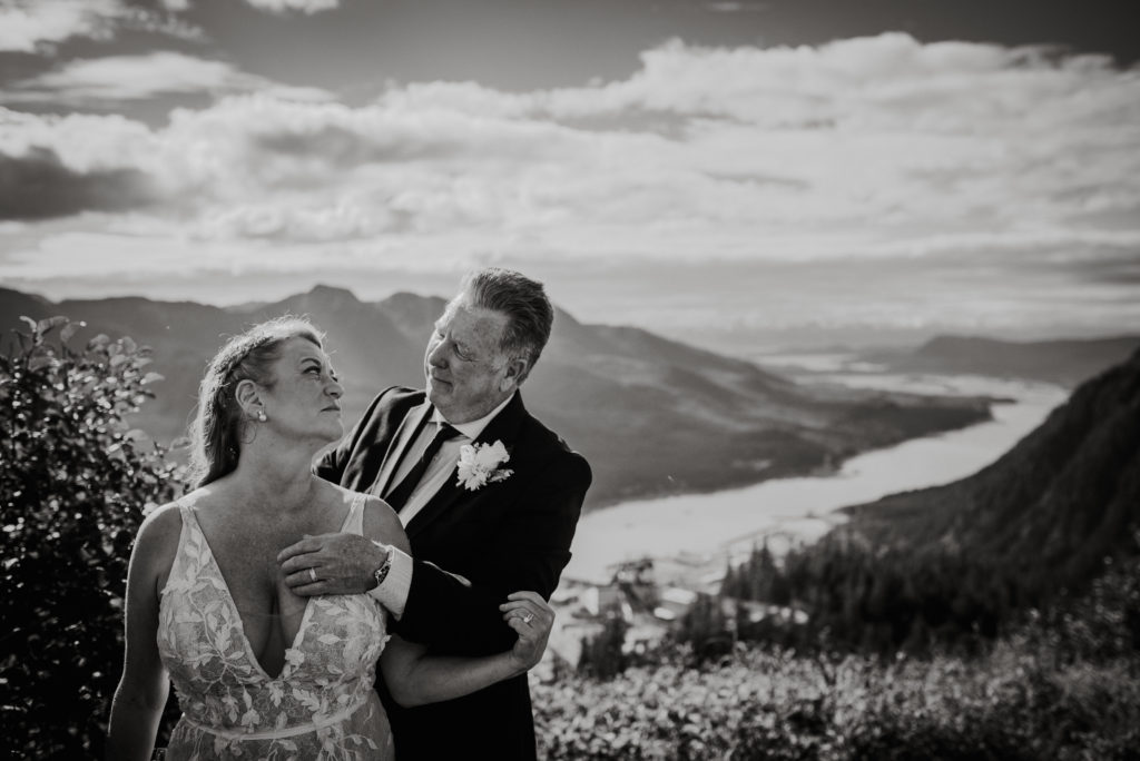 black and white photo of bride and groom on a mountaintop in juneau alaska